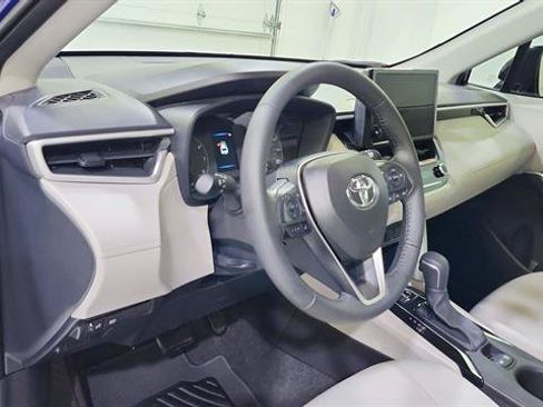Used 2025 Toyota Corolla Cross LE FWD image 10