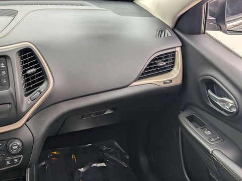 Used 2016 Jeep Cherokee Latitude FWD image 15