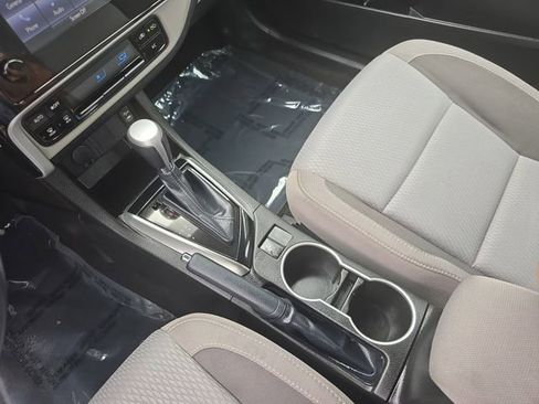 Used 2018 Toyota Corolla LE FWD image 23