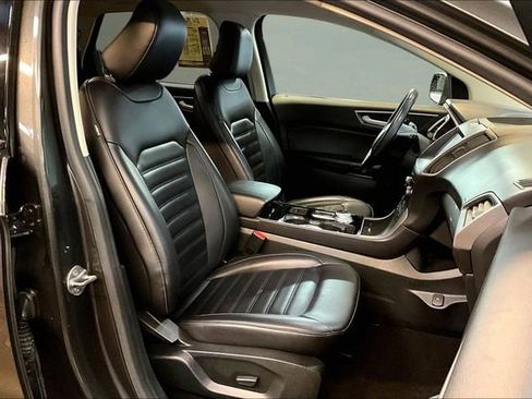 Used 2020 Ford Edge SEL image 29