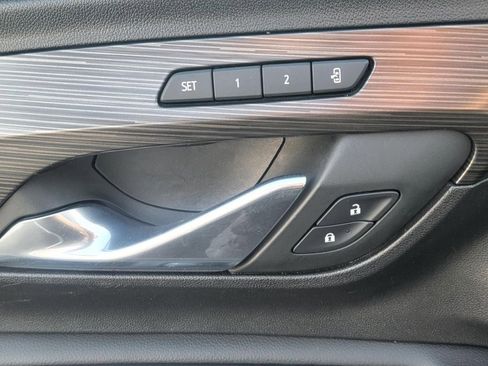 Used 2024 GMC Terrain SLT image 34