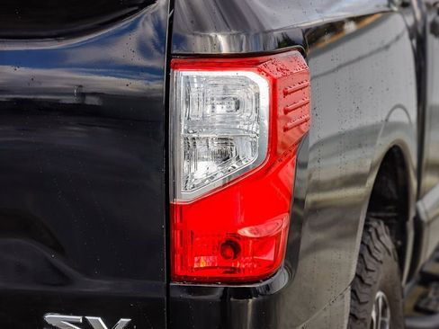 Used 2023 Nissan Titan SV w/ SV Convenience Package image 10
