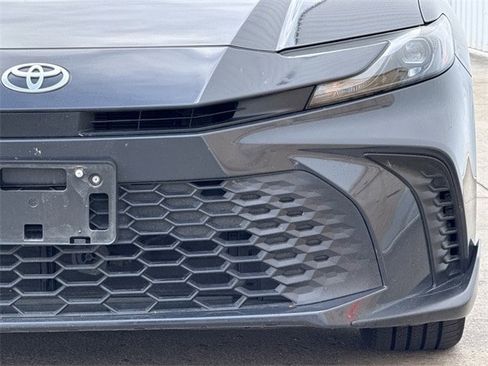 Used 2025 Toyota Camry SE image 9