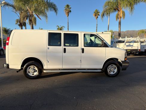 Used 2024 Chevrolet Express 2500 w/ Driver Convenience Package image 9