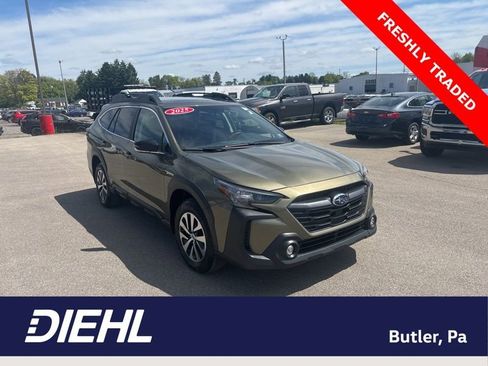 Used 2025 Subaru Outback Premium AWD/4WD image 1