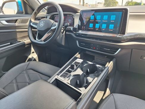 Used 2024 Volkswagen Atlas Cross Sport SE FWD image 25