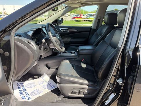 Used 2017 Nissan Pathfinder Platinum w/ Family Entertainment Package image 60