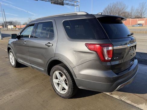 Used 2017 Ford Explorer XLT w/ Equipment Group 202A image 8