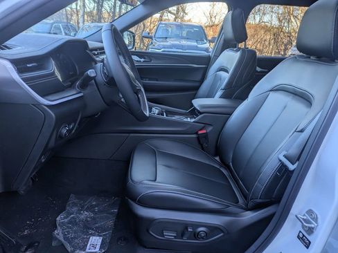 New 2025 Jeep Grand Cherokee L Limited w/ Black Appearance Package image 12