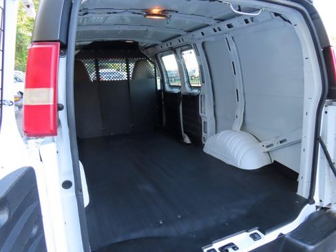 Used 2012 Chevrolet Express 2500 RWD image 15