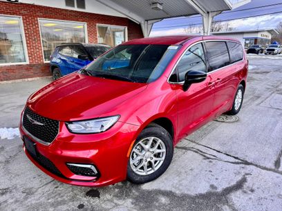New 2026 Chrysler Pacifica Select