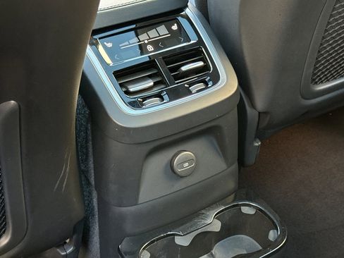 Used 2024 Volvo XC90 T8 Plus image 13