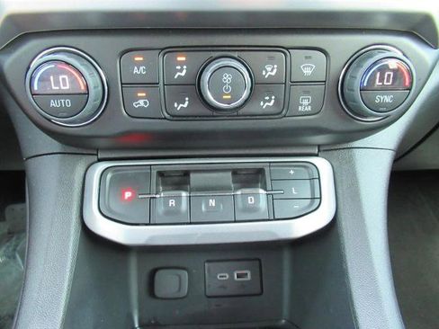 Certified 2023 GMC Acadia SLE w/ Driver Convenience Package FWD image 26