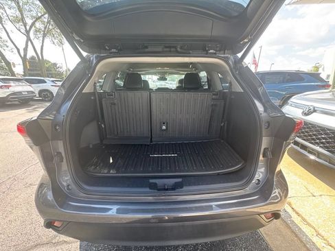 Used 2023 Toyota Highlander XLE AWD/4WD image 17