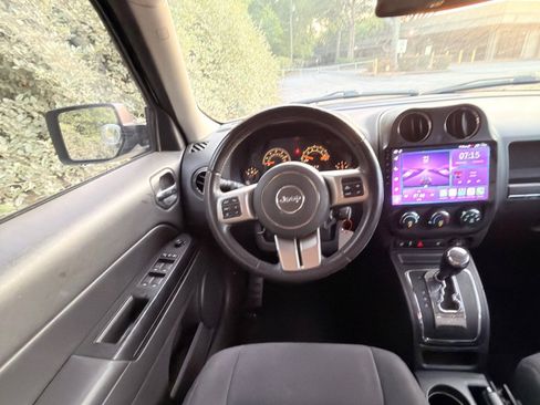Used 2014 Jeep Patriot Latitude AWD/4WD image 28