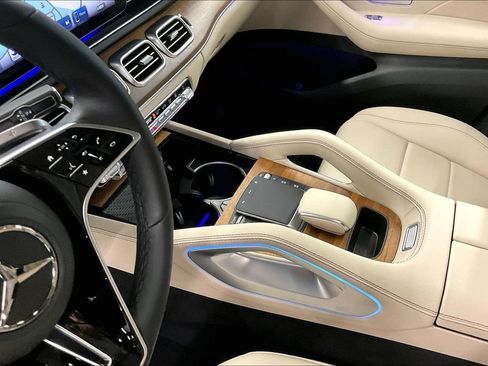 New 2025 Mercedes-Benz GLE 450e 4MATIC image 8