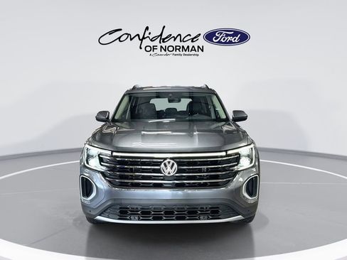 Used 2025 Volkswagen Atlas SE FWD image 2