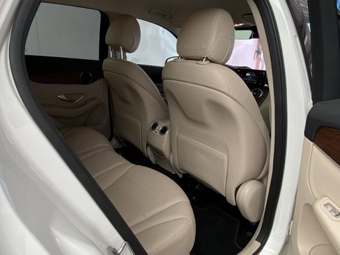 Used 2022 Mercedes-Benz GLC 300 4MATIC w/ Premium Package Lite image 11