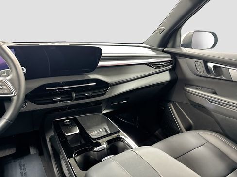 Used 2025 Buick Enclave Preferred image 22