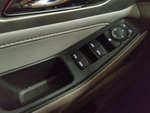 Used 2020 Chevrolet Traverse LT FWD image 27