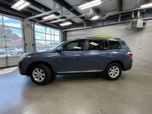 Used 2013 Toyota Highlander Plus image 2