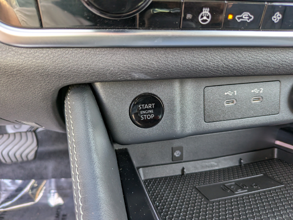 Used 2025 Nissan Rogue Platinum FWD image 26