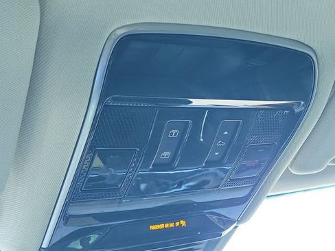 Used 2023 Land Rover Range Rover SE image 32