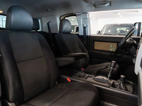 Used 2014 Toyota FJ Cruiser 4WD w/ Upgrade Package image 24