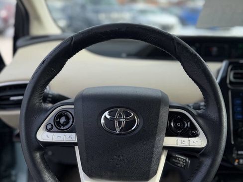 Used 2017 Toyota Prius Four w/ Advanced Technology Package image 11