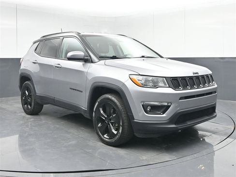 Used 2018 Jeep Compass Latitude w/ Popular Equipment Group image 1