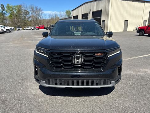 Used 2025 Honda Pilot TrailSport image 3