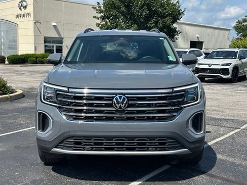 Used 2025 Volkswagen Atlas SE AWD/4WD image 2