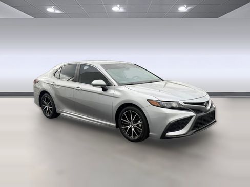 Used 2023 Toyota Camry SE image 7