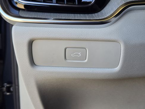 New 2026 Volvo V60 B5 Cross Country Plus w/ Climate Package image 24