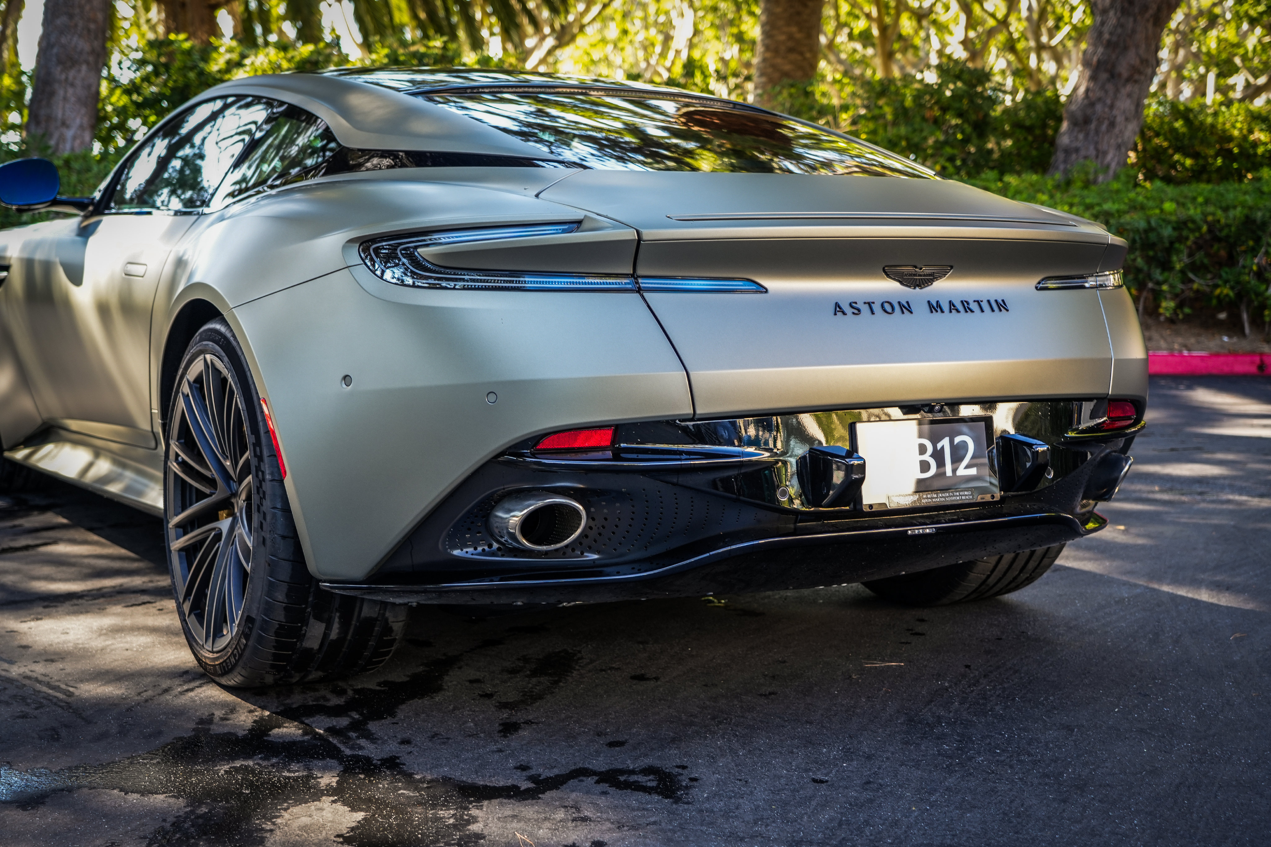 Used 2024 Aston Martin DB12 Coupe RWD image 13