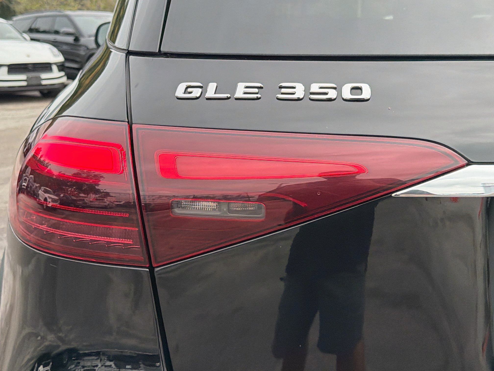 Used 2025 Mercedes-Benz GLE 350 4MATIC w/ Driver Assistance Package image 10