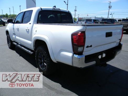 Used 2023 Toyota Tacoma SR5 AWD/4WD image 5