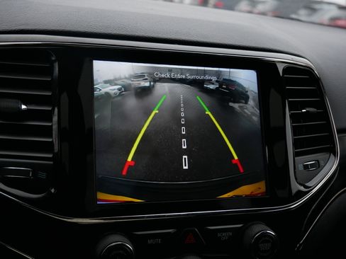 Used 2019 Jeep Grand Cherokee Limited X image 27