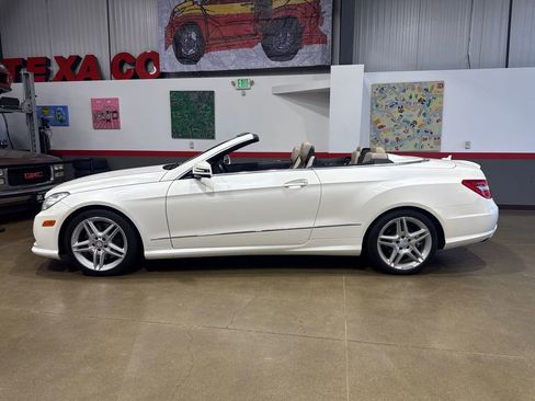 Used 2011 Mercedes-Benz E 550 Cabriolet image 4