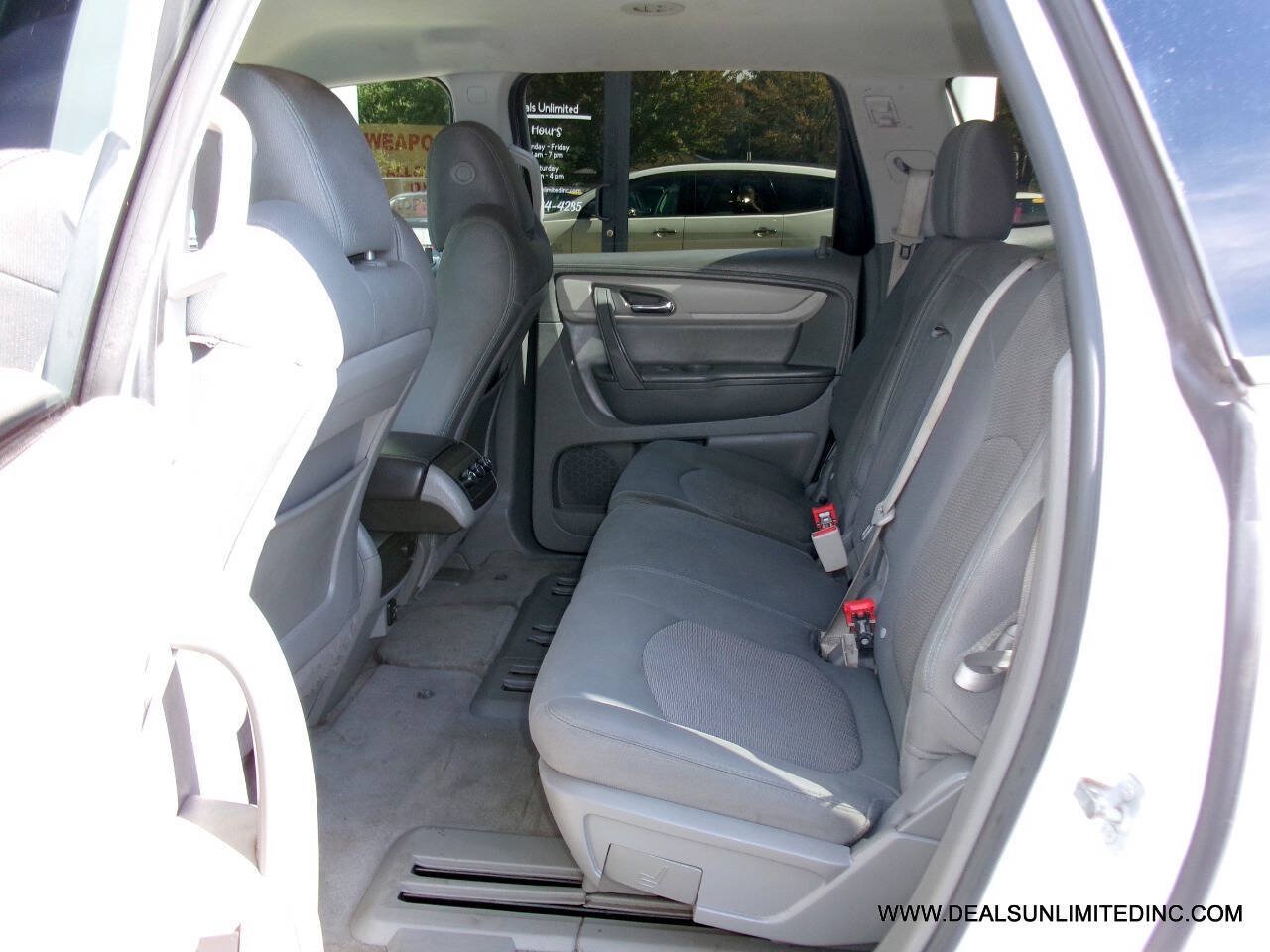 Used 2017 Chevrolet Traverse LS FWD image 13