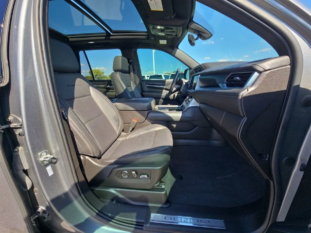 Used 2021 GMC Yukon Denali w/ Denali Premium Package AWD/4WD image 29