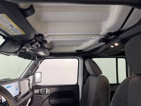 Certified 2025 Jeep Gladiator Sport image 22