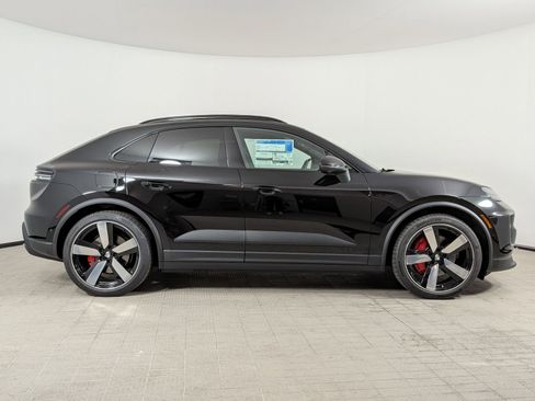 New 2026 Porsche Macan 4S Electric AWD/4WD image 8