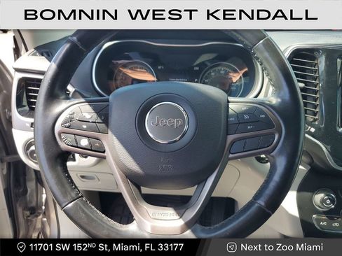 Used 2020 Jeep Cherokee Limited image 29