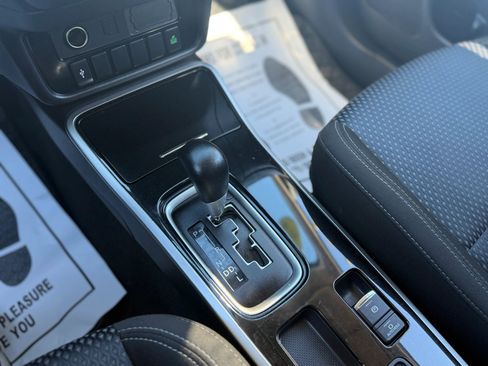 Used 2020 Mitsubishi Outlander ES image 21