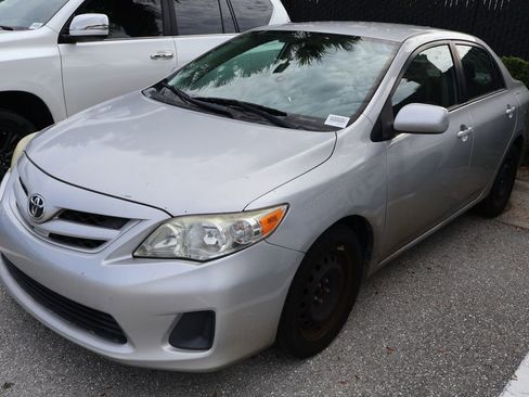 Used 2012 Toyota Corolla LE FWD image 2