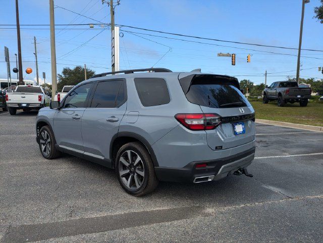 Used 2025 Honda Pilot Touring image 7