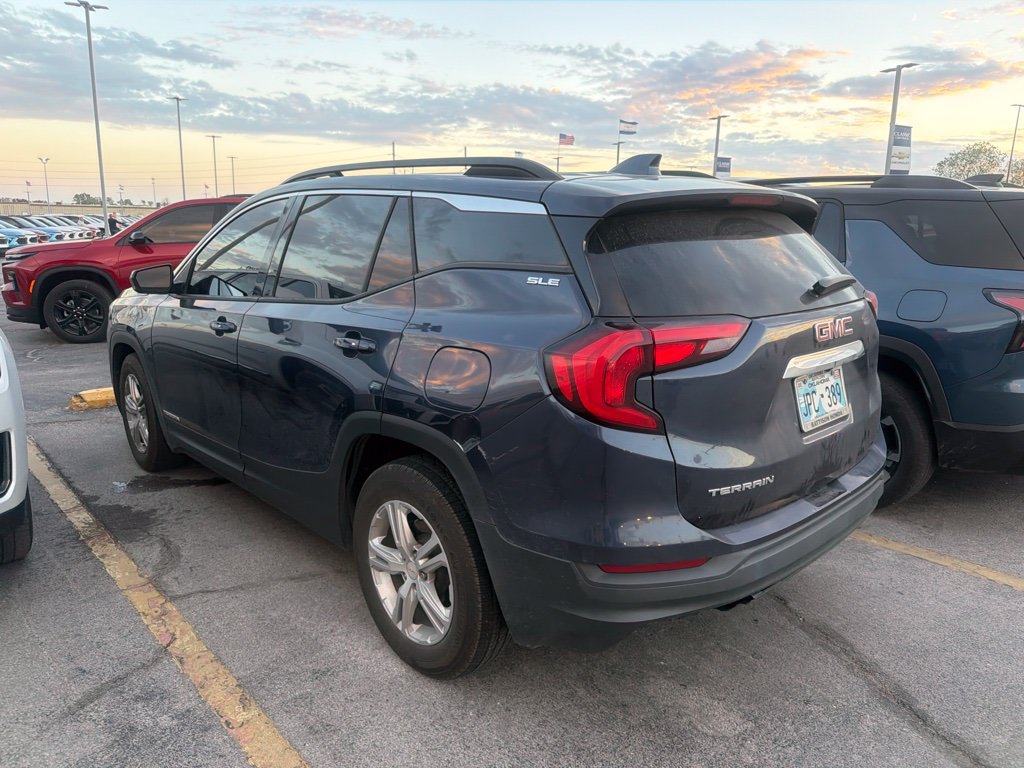 Used 2019 GMC Terrain SLE w/ Driver Convenience Package FWD image 4