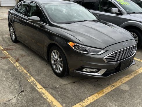 Used 2017 Ford Fusion SE w/ Fusion SE Technology Package image 1