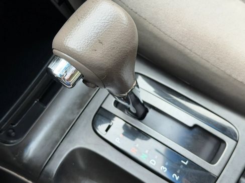 Used 2006 Toyota Camry LE FWD image 29